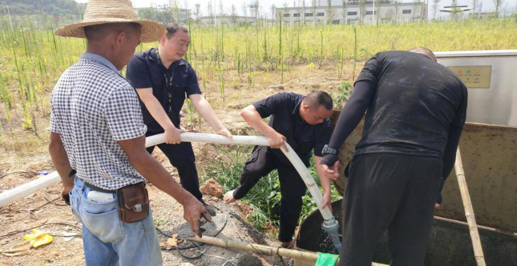 高溫酷暑 機(jī)場消防全力以赴保暢通